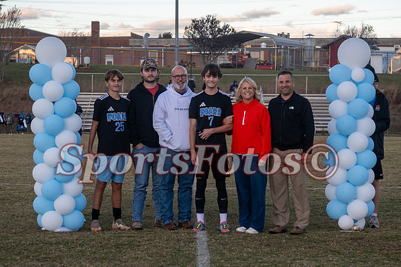 FTF Varsity MSoc Seniors-101