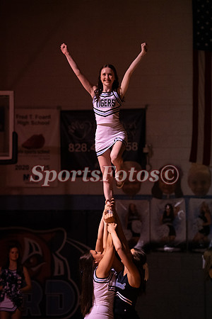 FTF26 Varsity Cheer4 vs N Lincoln-101