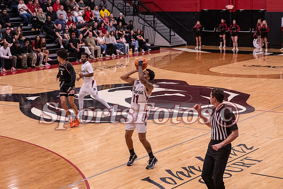 LR26 MBB13 vs Tusculum-101