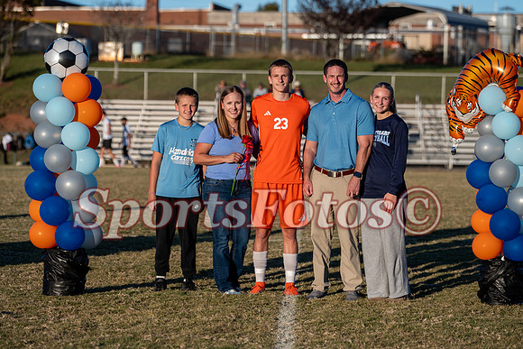 FTF26 Varsity MSoc Seniors-108
