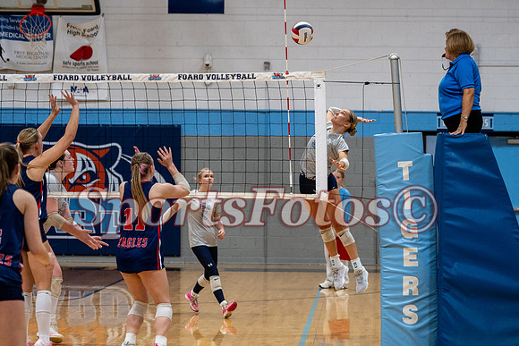FTF26 Varsity VB9 vs Lincoln Charter-100
