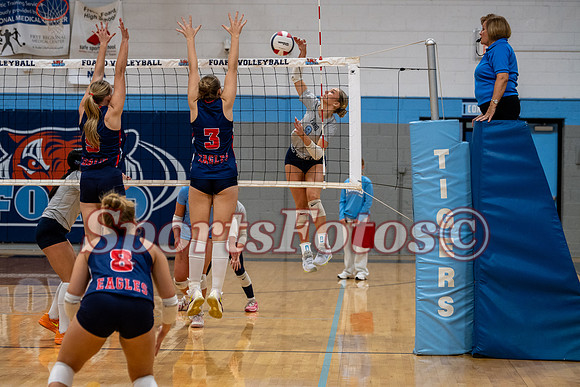 FTF26 Varsity VB9 vs Lincoln Charter-106