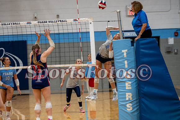 FTF26 Varsity VB9 vs Lincoln Charter-115