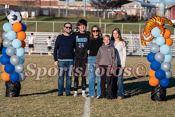 FTF26 Varsity MSoc Seniors-102