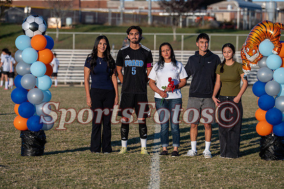 FTF26 Varsity MSoc Seniors-105