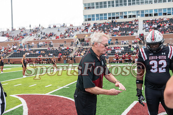 LR24 FB2 vs Tiffin-104