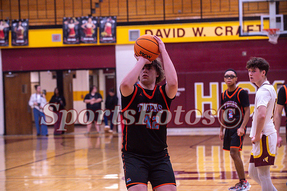 Varsity MBB5 vs Hickory-118